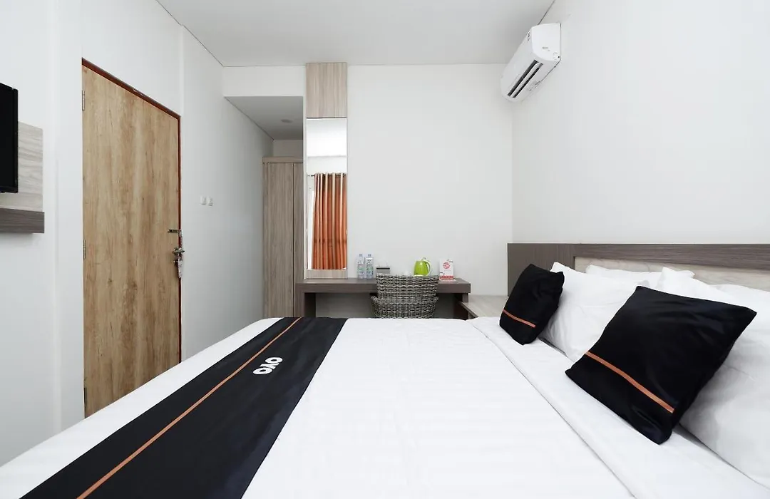 OYO 2298 Jebres House Syariah-1